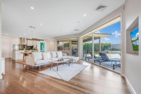 Blair Street - Luxury Home with Pool and Theatre